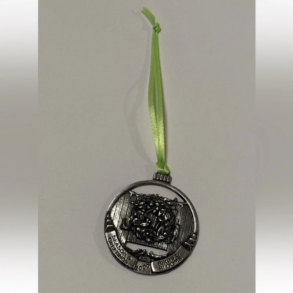 Birds & Blooms 2000 Seasons Greetings Wreath Pewter Christmas Ornament - Vintage